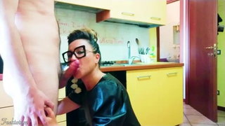Pipe Francaise Amateur - La Fille Porte Des Vtements De Marque Il Les Ruine...