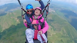 Pumping out while PARAGLIDING in 2200 m above the sea ( 7000 soles )